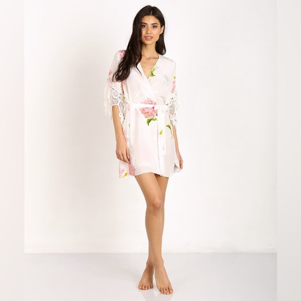 Stone Cold Fox Robe Bloom Print O/S - Picture 5 of 6